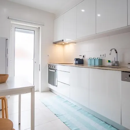 Iris Apartment *
