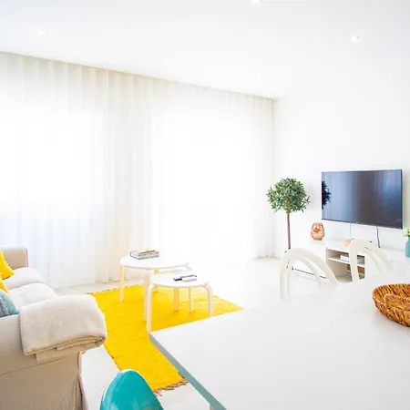 Iris Apartment *