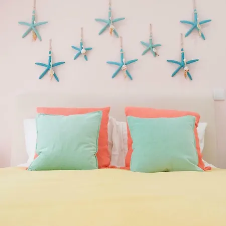 Iris Apartment *