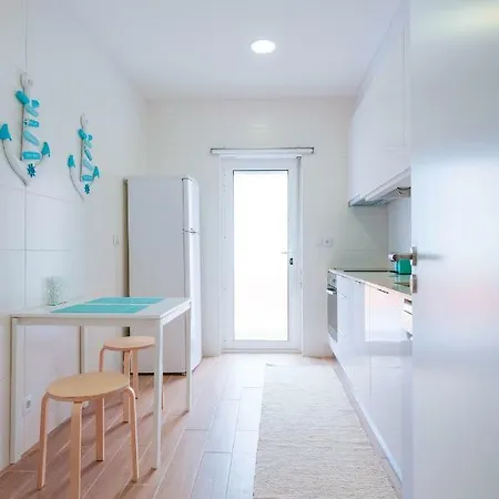 Iris Apartment *
